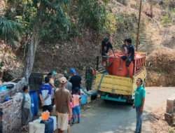 Peduli Sesama, Babinsa Koramil 0801/09 Sudimoro Dan Karang Taruna Salurkan Air Bersih