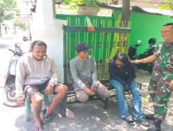 Babinsa Jayengan Sambangi Warga RT 02 RW 05