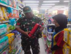 Cegah Dini Bencana Kebakaran, Babinsa Panjang Cek Kondisi APAR Di Indomaret