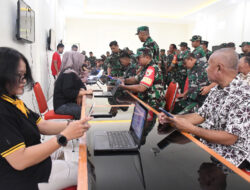 Ramai Ramai, Anggota Kodim 0802/Ponorogo Lakukan Aktifasi Identitas Kependudukan Digital