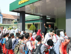 Tumbuhkan Wawasan Kebangsaan Sejak Dini, Siswa SDN Sawuh Kunjungi Kodim 0802/Ponorogo