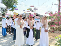 SMP Negeri 2 Kedungpring Gelar Aksi Kolaborasi: Istighosah, Parntung, dan Aksi Pawai Taaruf Anti Perundungan