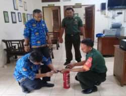 Pengecekan Apar Terus Dilakukan Babinsa Keprabon Guna Mengantisipasi Bahaya Kebakaran di Wilayah Binaan