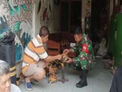 Serka Aris dan Serda Ichsan Sambangi Kampung Blangkon