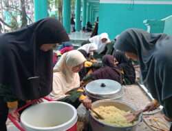 Santriwati Al Ishlah Rewang Bikin Sego Muduk
