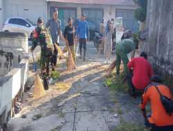 Bersama Linmas Dan Tim Saberling, Babinsa Tegalharjo Kerja Bakti Bersihkan Lingkungan