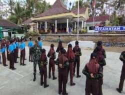 Agar Menjadi Generasi Muda Berkualitas, Anggota Koramil 0801/08 Tulakan Bekali Saka Wira Kartika