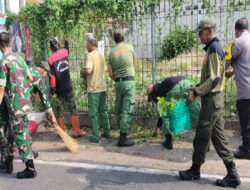 Anggota Koramil 03 Serengan Karya Bakti Bersama Masyarakat Serengan