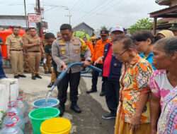 Polres Blitar Kota Bersama Forkopimda Kembali Droping Air Bersih Untuk Warga