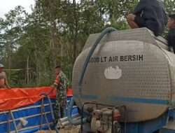 Babinsa Purwoharjo Hadir Bantu Distribusi Air Bersih