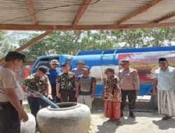 Peringati HUT Brimob Ke-78, Eks Brimob Nusantara Polres Sampang Salurkan 30.000 Liter Air Bersih Untuk Masyarakat
