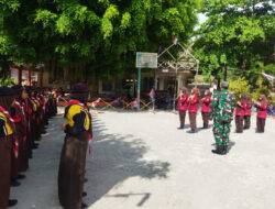 Tanamkan Disiplin Sejak Dini, Anggota Kodim 0802/Ponorogo Berikan Latihan Baris Berbaris Siswa Siswi SMPN 2 Slahung