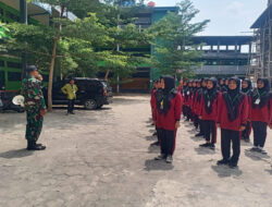 Jadikan Pelajar Berdisplin, Babinsa Koramil Andong Latih PBB di Madrasah Aliyah Al Azhar