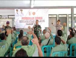 Polisi Bersama TNI Bekali Pelatihan Pengamanan Pemilu 2024 Kepada Anggota Linmas di Jember