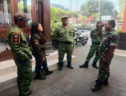 Jaga Loyalitas dan Disiplin, Inilah Arahan Babinsa Kratonan Kepada Anggota Linmas