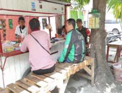 Ajak Ngopi Pagi, Inilah Cara Tersendiri Babinsa Kratonan Komsos dengan Warga Binaan
