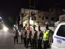 Kapolsek Tambaksari bersama Anggota Polsek Tambaksari Patroli Malam
