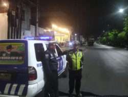 Polisi Polsek Tambaksari Laksanakan Patroli Malam