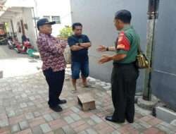 Jaga Hubungan Tetap Harmonis, Babinsa Bersama Lurah Kepatihan Wetan Laksanakan Anjangsana