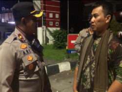 Tak Kenal Lelah, Malam Haripun Kapolsek Tambaksari Laksanakan Sambang Warga