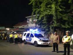Polsek Tambaksari Patroli Malam Mengantisipasi Balap Liar dan Tawuran