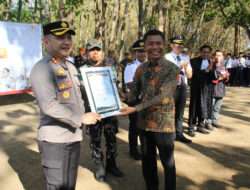 Mendadak Jadi Guru Pada Kelas Inspirasi, Kapolres Kediri Kota Beri Motivasi Para Pelajar