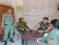 Babinsa Danukusuman, Segelas Kopi Hitam Temani Ngobrol Santai Bersama Linmas