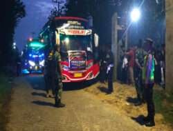 Jaga Kondusifitas Wilayah, Babinsa Pantau Deklarasi Damai Warga PSHT Padas ke stadion Wilis Madiun