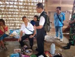 Wujud Peduli Sesama, Babinsa Koramil 0801/05 Bandar, Dampingi Dinsos Kab. Pacitan Kunjungi Pasien ODGJ