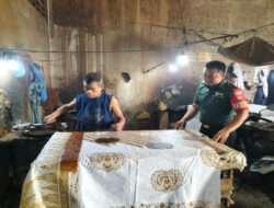 Sambangi Pengrajin Batik, Babinsa Jayengan Selipkan Pesan dan Himbauan