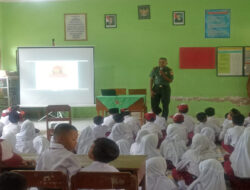 Tanamkan Disiplin Sejak Dini, Anggota Kodim 0802/Ponorogo Beri Materi Wasbang Anak SD