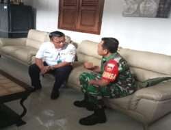 Jalin Silaturahmi Dan Tingkatkan Komunikasi Babinsa Purwosari Komsos Dengan Kepala Stasiun Purwosari