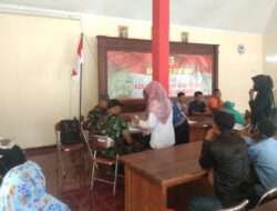 Babinsa Koramil 23/Karangtengah Dampingi Penyaluran Bantuan Kepada Warga