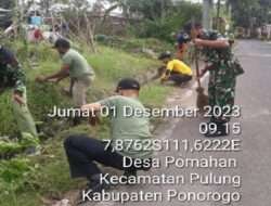 Jaga Kebersihan Lingkungan, Babinsa Kodim 0802/Ponorogo Ikut Kerja Bakti di Jalan