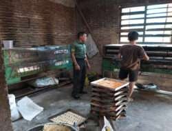 Babinsa Beri Motivasi Pengusaha Kue Banyudono