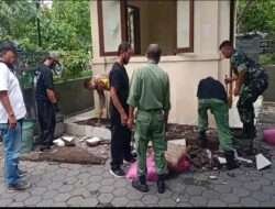 Pelopori Kegiatan Positif, Babinsa Bersama Bhabinkamtibmas Dan Satlinmas Kerja Bakti Perbaiki Posko