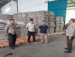 Polres Jember Siagakan Personel 24 Jam untuk Pengamanan Gudang Penyimpanan Logistik Pemilu 2024