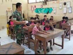 Sosialisasikan Ideologi Pancasila Babinsa Jayengan Turun Langsung Ke Sekolahan