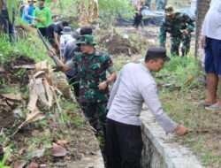 Gotong Royong Penuh Inspirasi: Kodim 0806/Trenggalek Berjuang Bersama Warga Lawan Banjir dan Nyamuk