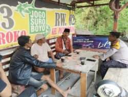 Aiptu Agus   Memberikan Penyuluhan Kamtibmas Warga Kedung Sroko