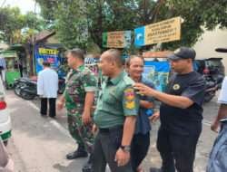 Merasa Kehilangan Warga Binaan, Babinsa Kemlayan Takziah dan Ikut Belasungkuwa