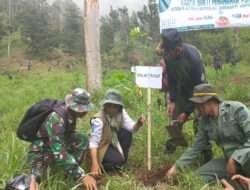 Kodim Boyolali Dan Relawan Tanam 500 Bibit Tanaman Keras di Sekitar Tuk Babon Lereng Merbabu