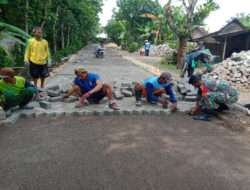 Giatkan Gotong Royong, Babinsa Karangjati Kerja Bakti Bersama Warga