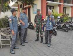 Tak Kenal Hari Libur, Minggu Pagi Babinsa Kratonan Sambangi Linmas