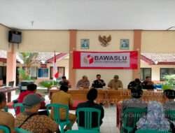 Babinsa Koramil Karanganyar Hadiri Rakor Panwaslu Dan Penertiban APK