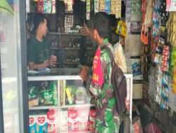 Babinsa Joyotakan Motivasi Pelaku UMKM Pedagang Kelontong