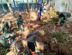 Danramil 03/Ngadirojo Turun Bersihkan Saluran Irigasi Bersama Warga, Ternyata Ini Tujuannya