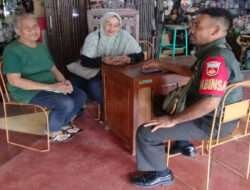 Perkokoh Jalinan Silaturrahmi, Babinsa Keprabon Komsos Dengan Ketua Paguyuban Pedagang Pasar Triwindu