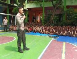 Siswa-siswi Smp negeri 41 Surabaya Heboh saat Kapolsek Simokerto Sosialisasikan Undang-Undang Tentang Sajam