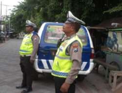 Anggota Polsek Tambaksari Patroli  Di Jalan Residen Sudirman